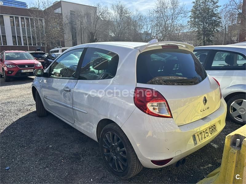 Usado Renault Clio II Exception 101 CV (74 kW) 2010 Blanco Berlina