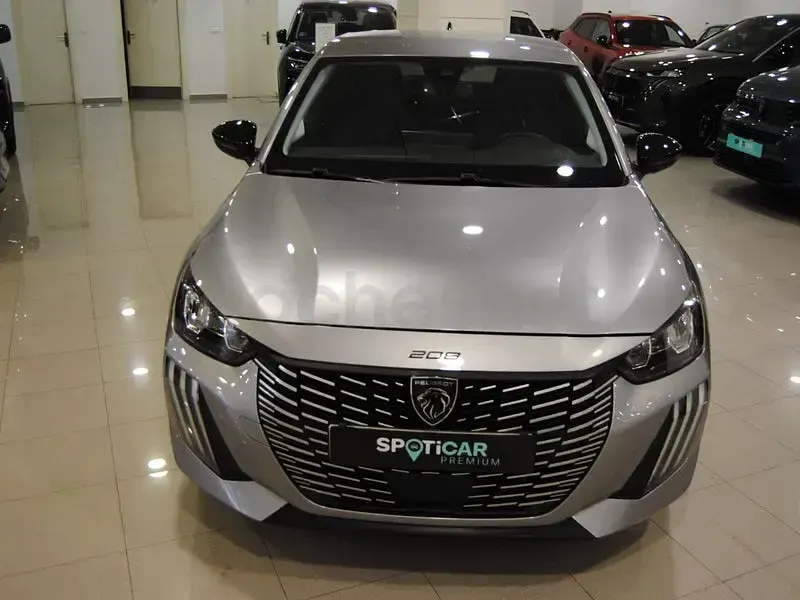 Usado Peugeot 208 Allure 110 CV (80 kW) 2025 Gris / plata Utilitario