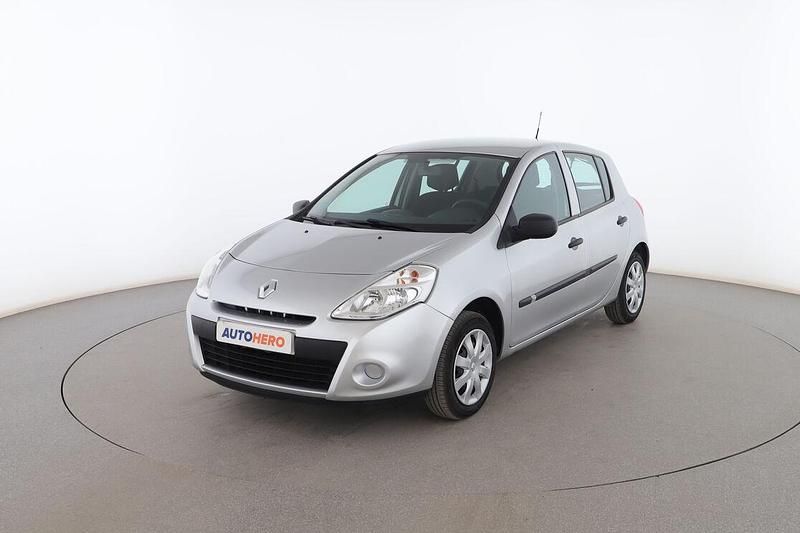 Gris Usado 2013 Renault Clio III Collection Utilitario | 7299 € (Un poco caro) - Imagen 1/3