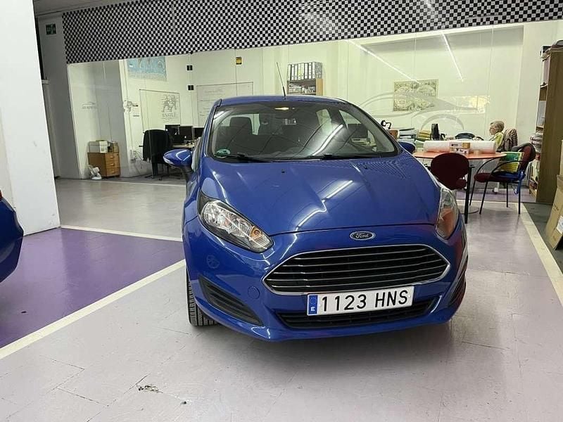 Usado Ford Fiesta Trend 82 CV (60 kW) 2013 Azul Utilitario