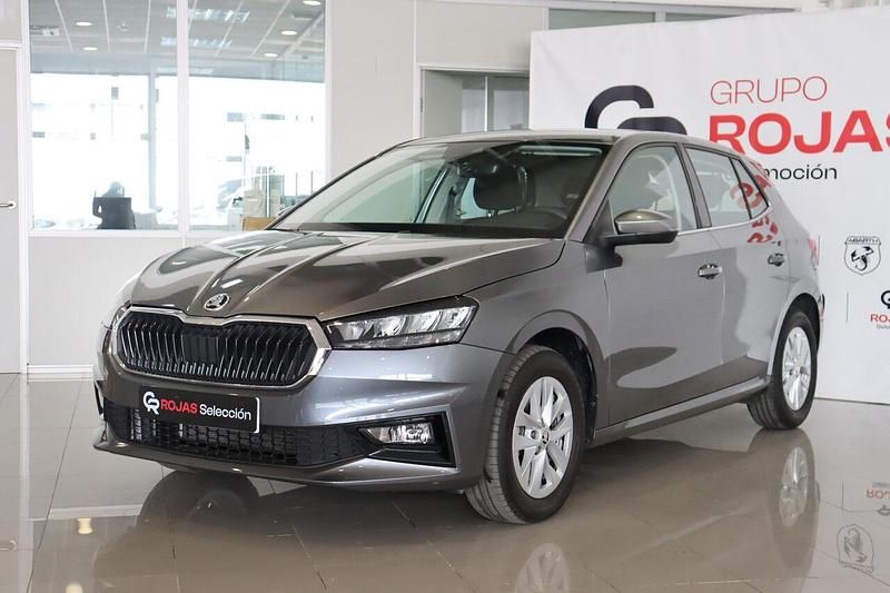 Usado Skoda Fabia Ambition 80 CV (58 kW) 2023 Gris Utilitario