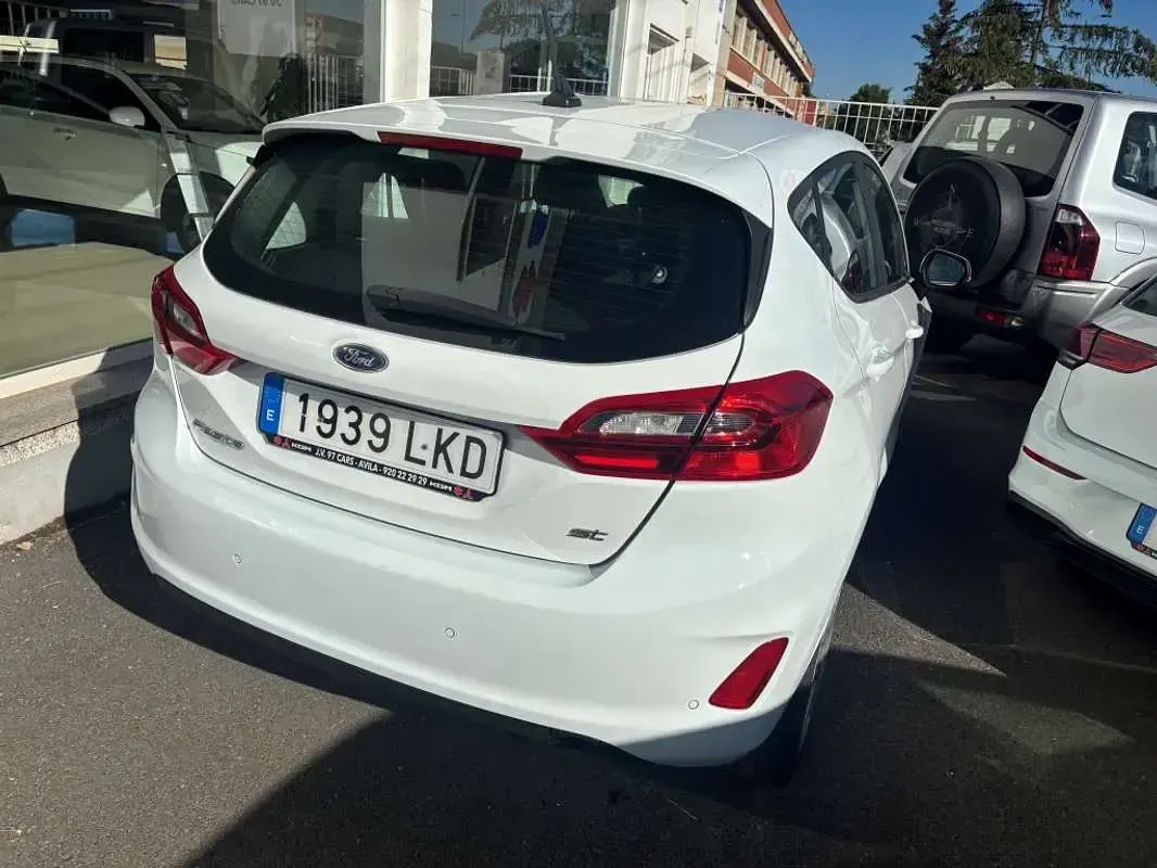 Usado Ford Fiesta Trend 71 CV (52 kW) 2020 Blanco Utilitario