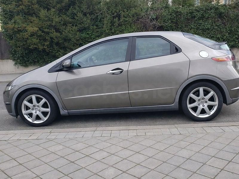 Usado Honda Civic Sport 140 CV (102 kW) 2009 Beige Berlina