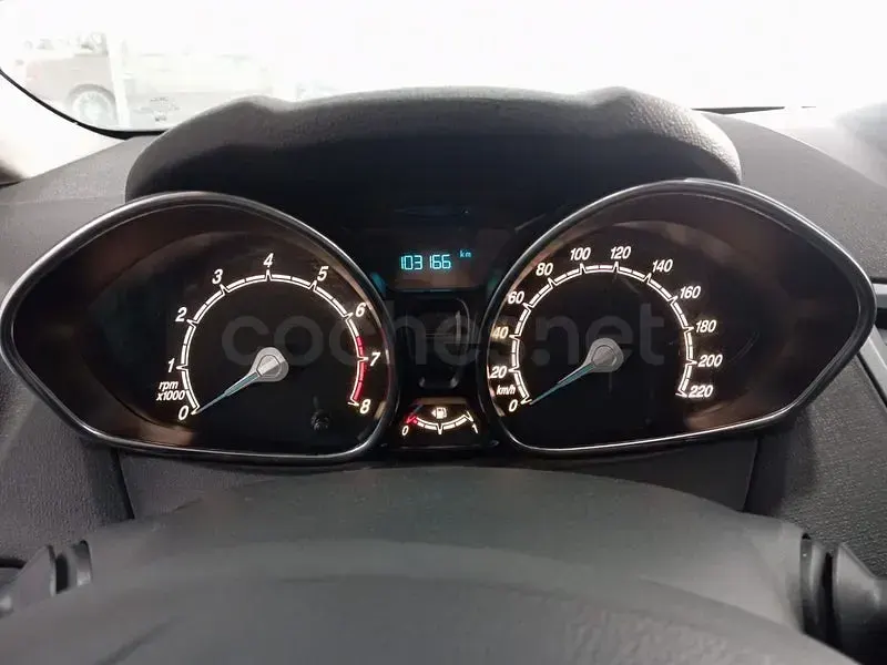 Usado Ford Fiesta Trend 100 CV (73 kW) 2016 Azul Utilitario