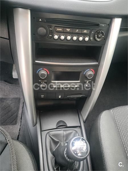 Usado Peugeot 207 Active 75 CV (55 kW) 2012 Azul Berlina