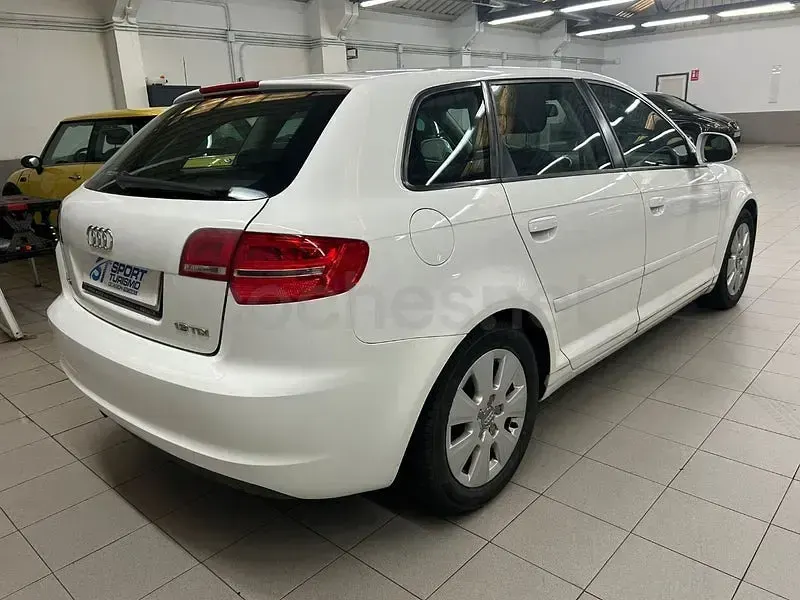 Usado Audi A3 Attraction 105 CV (77 kW) 2011 Gris / plata Utilitario