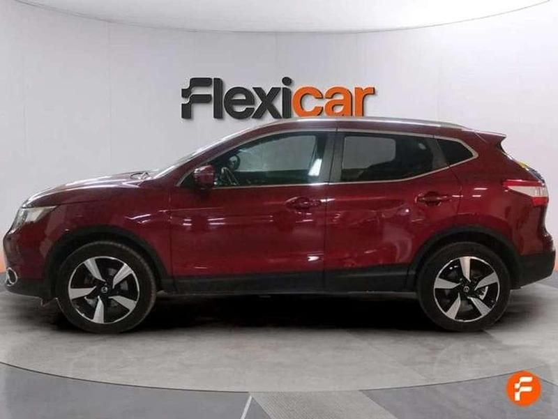 Usado Nissan Qashqai N-Connecta 110 CV (80 kW) 2017 Rojo SUV