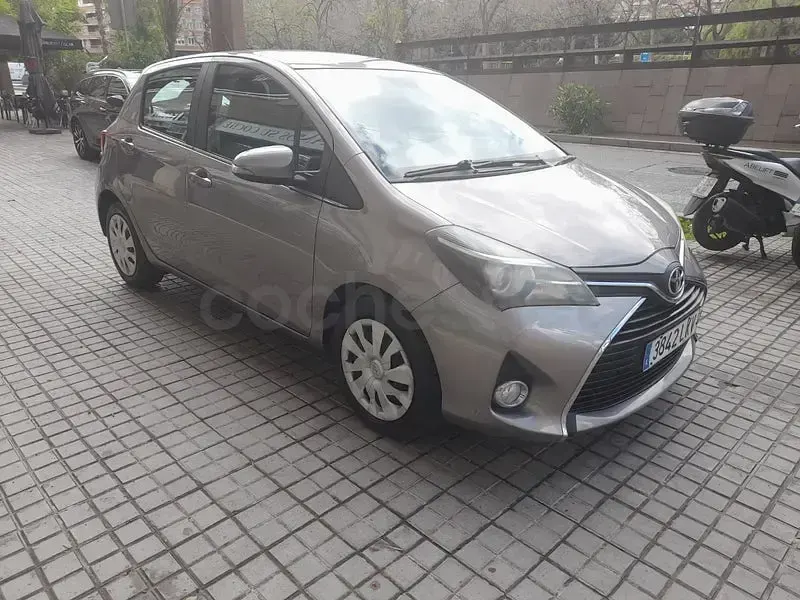 Occasion Toyota Yaris Active 90 ch (66 kW) 2015 Gris Citadine