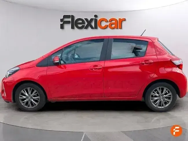 Usado Toyota Yaris Active 69 CV (50 kW) 2018 Rojo