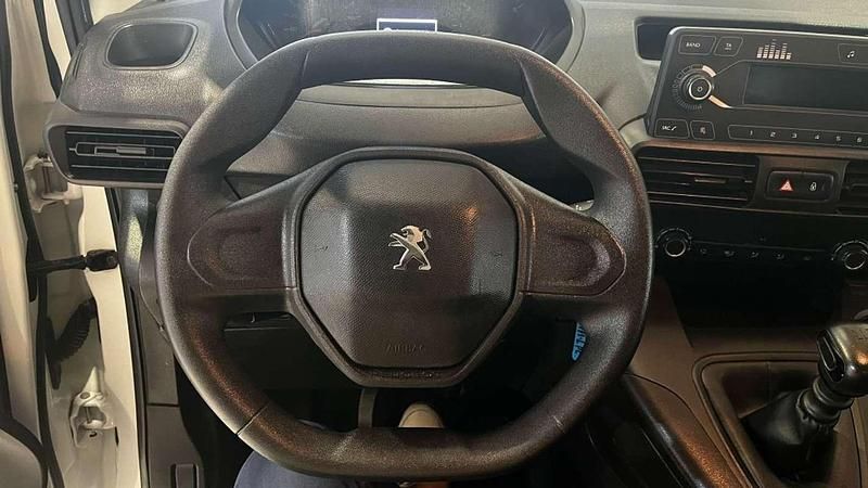 Usado Peugeot Rifter Active 102 CV (75 kW) 2021 Blanco Monovolumen