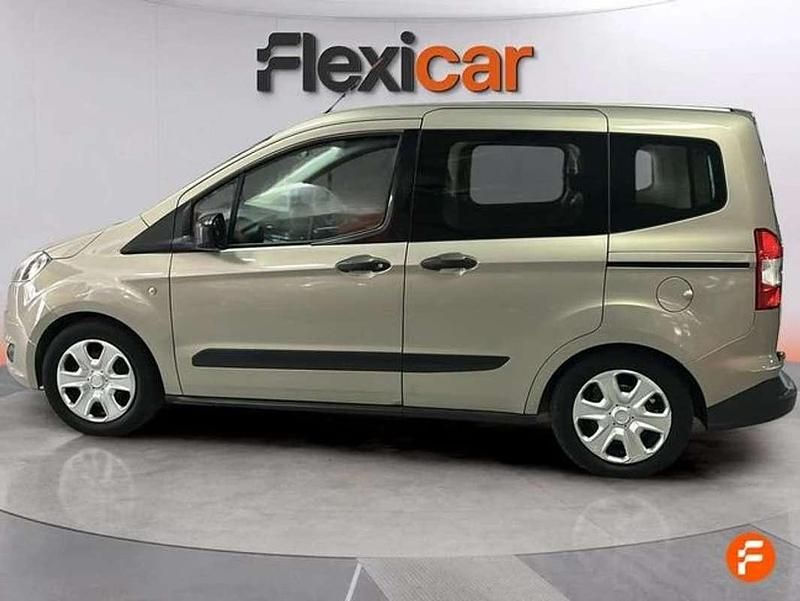 Usado Ford Tourneo Courier Ambiente 102 CV (75 kW) 2015 Gris Monovolumen