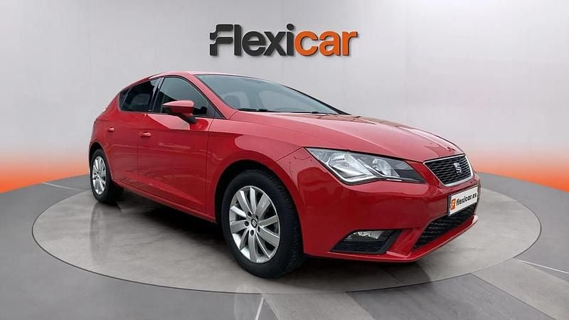 Usado Seat Leon Reference 110 CV (80 kW) 2016 Rojo Berlina