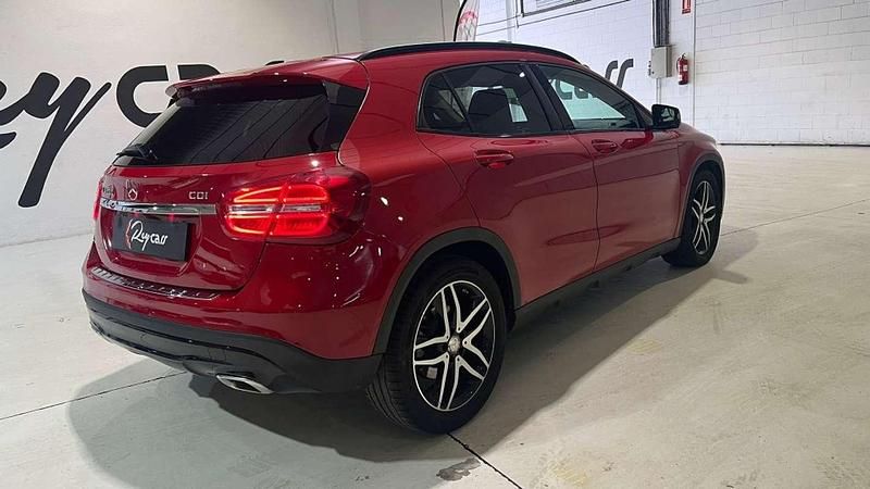 Usado Mercedes GLA200 AMG Edition 1 136 CV (100 kW) 2015 Rojo SUV