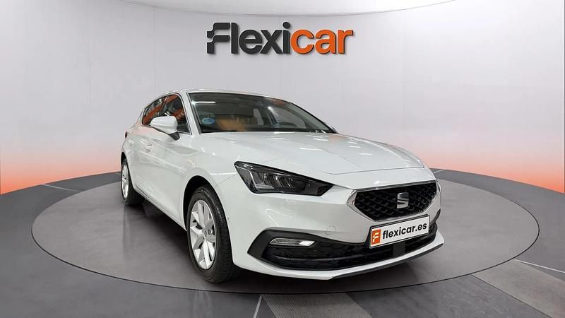 Usado Seat Leon Style 116 CV (85 kW) 2025 Blanco Familiar
