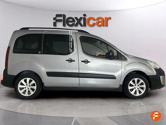 Usado Peugeot Partner Tepee Style 100 CV (73 kW) 2018 Gris / plata Monovolumen