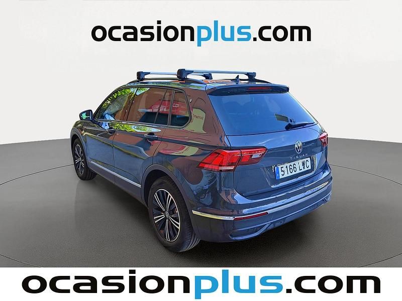 Usado VW Tiguan Life 131 CV (96 kW) 2022 Gris SUV