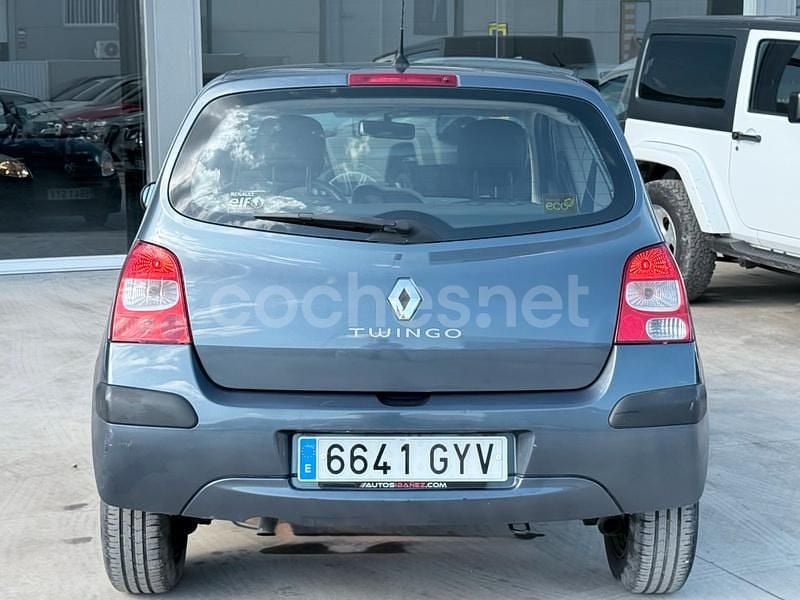 Usado Renault Twingo Authentique 75 CV (55 kW) 2010 Violeta / lila Utilitario