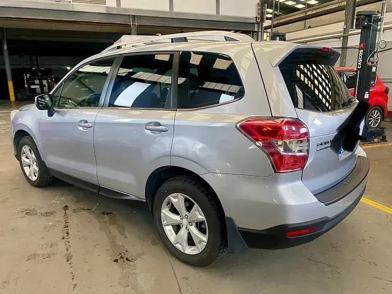Usado Subaru Forester Sport 148 CV (108 kW) 2015 Gris / plata SUV