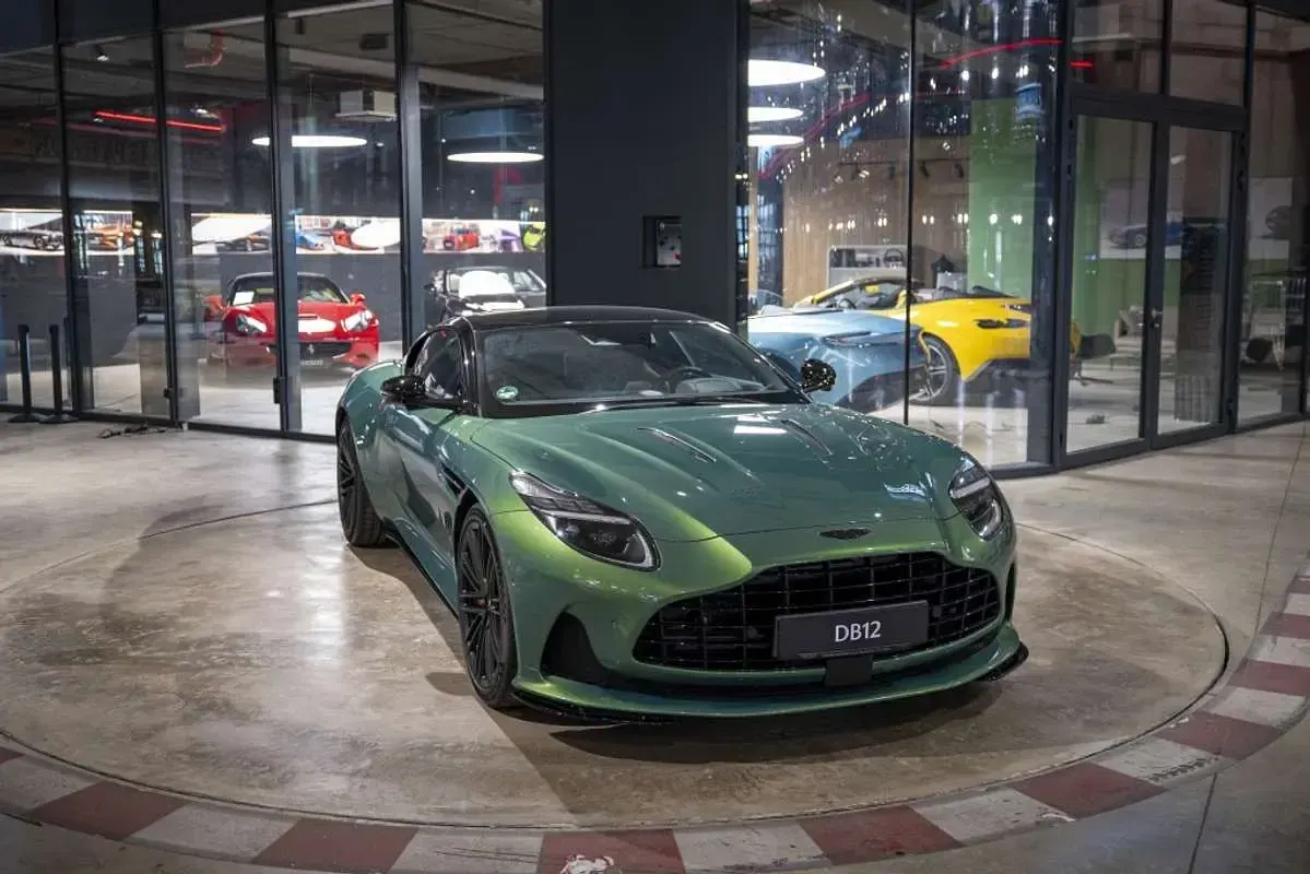 Nuevo Aston Martin DB12 680 CV (500 kW) 2026 Verde Coupe
