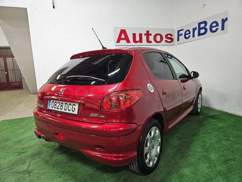 Usado Peugeot 206 110 CV (80 kW) 2005 Granate Berlina