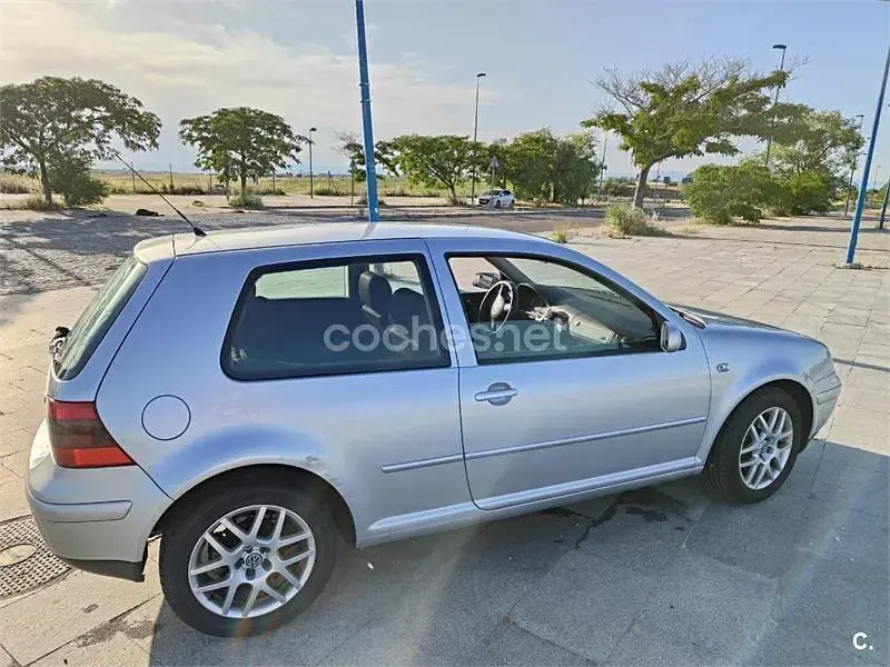 Usado VW Golf IV Advance 110 CV (80 kW) 2003 Gris / plata Berlina