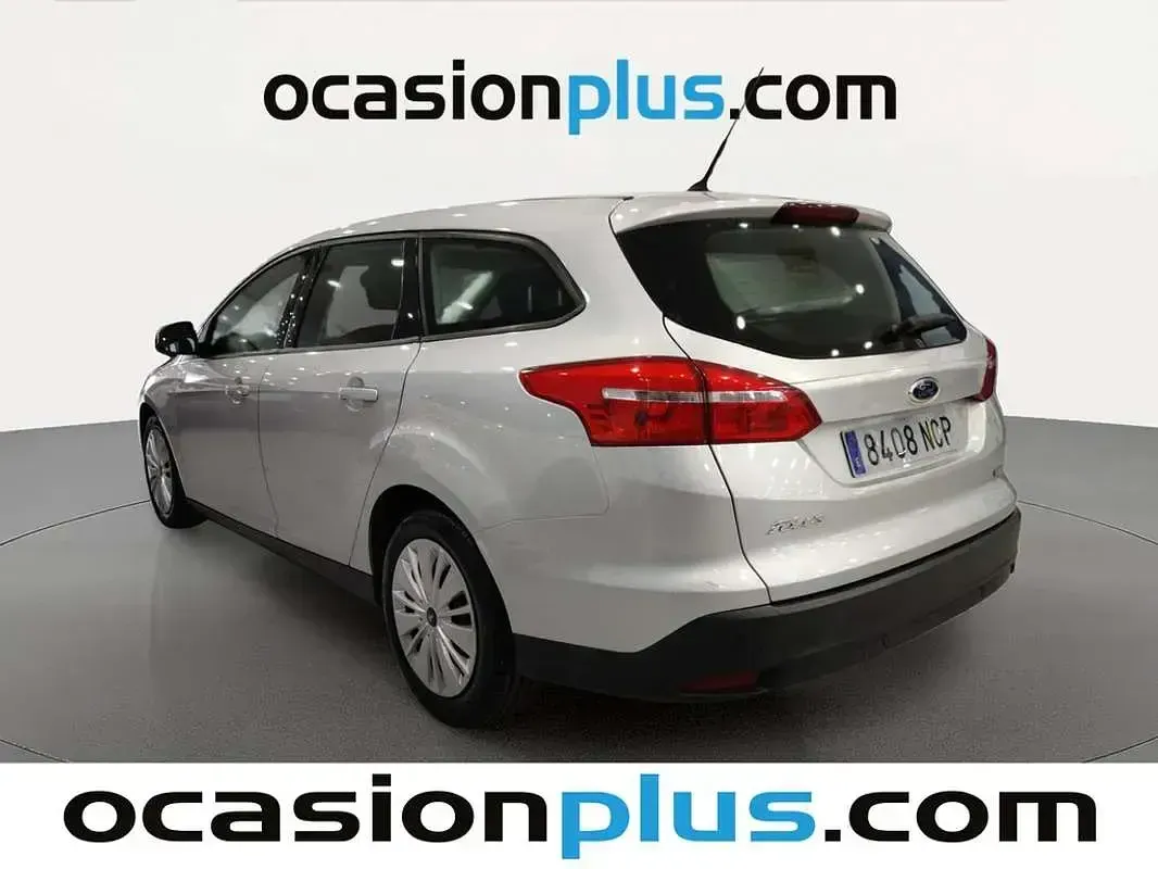 Usado Ford Focus Trend 101 CV (74 kW) 2016 Gris Familiar
