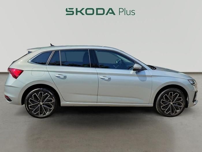 Usado Skoda Scala Selection 115 CV (84 kW) 2025 Gris plata Utilitario