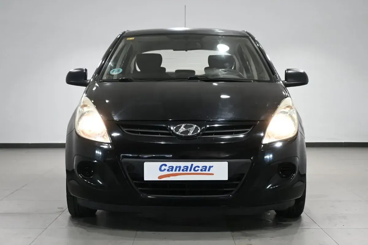 Usado Hyundai i20 Classic 78 CV (57 kW) 2010 Negro Utilitario