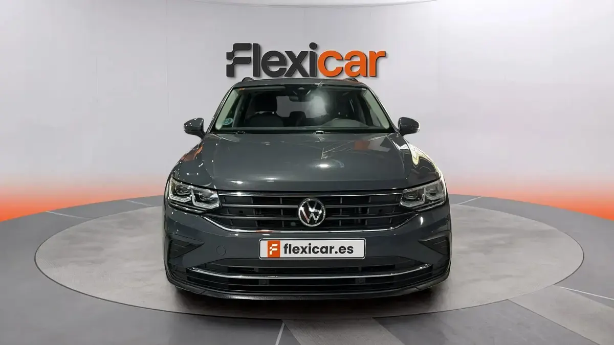 Usado VW Tiguan Life 150 CV (110 kW) 2021 Gris SUV