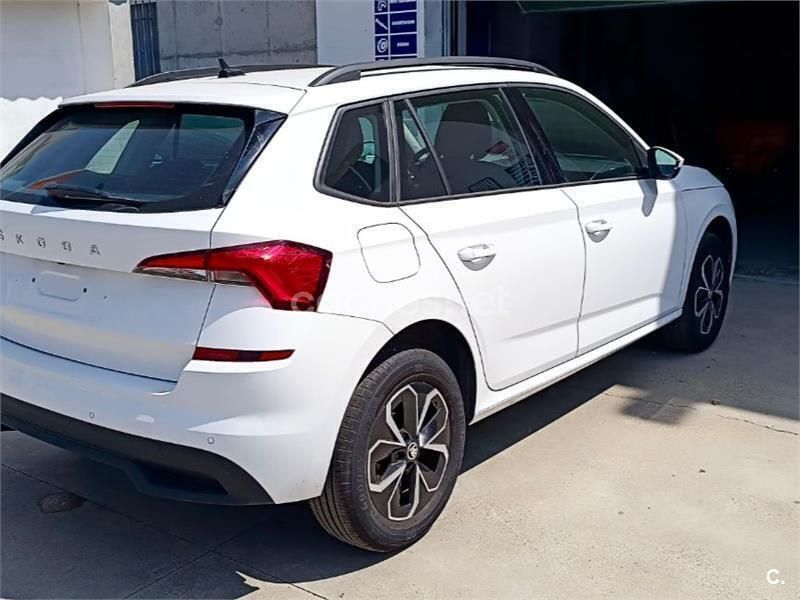 Usado Skoda Kamiq Active 95 CV (69 kW) 2022 Blanco SUV