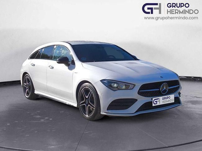 Usado Mercedes CLA200 Shooting Brake AMG line 150 CV (110 kW) 2021 Blanco Familiar