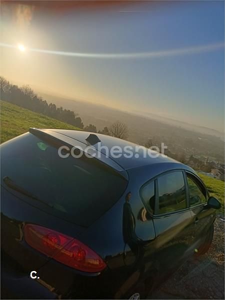 Usado Seat Leon Ecomotive 105 CV (77 kW) 2009 Negro Berlina