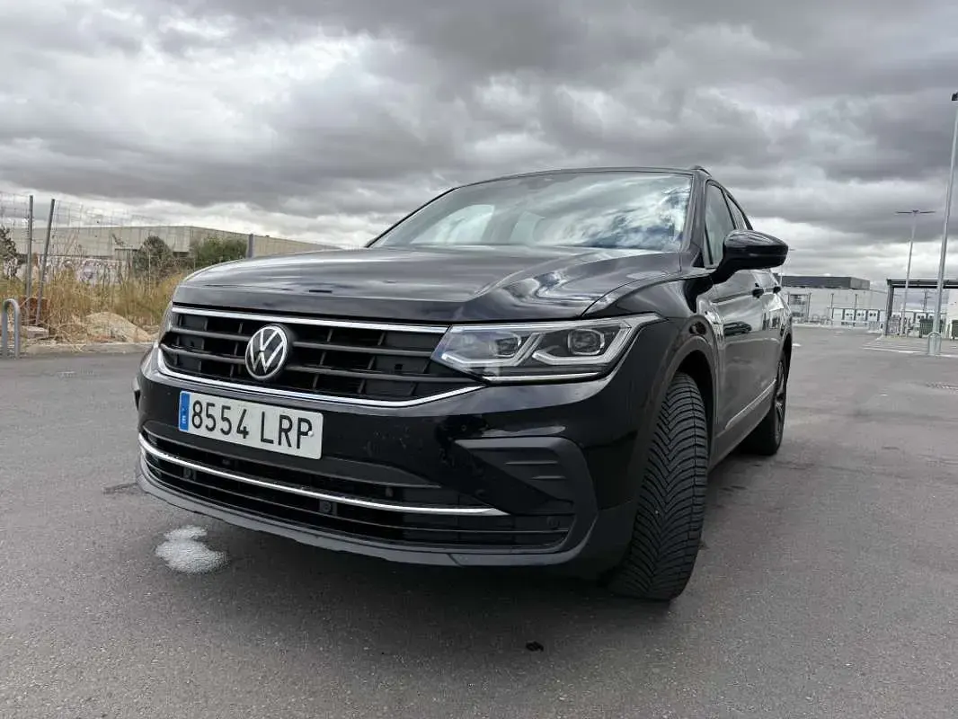 Usado VW Tiguan Life 150 CV (110 kW) 2021 Negro SUV