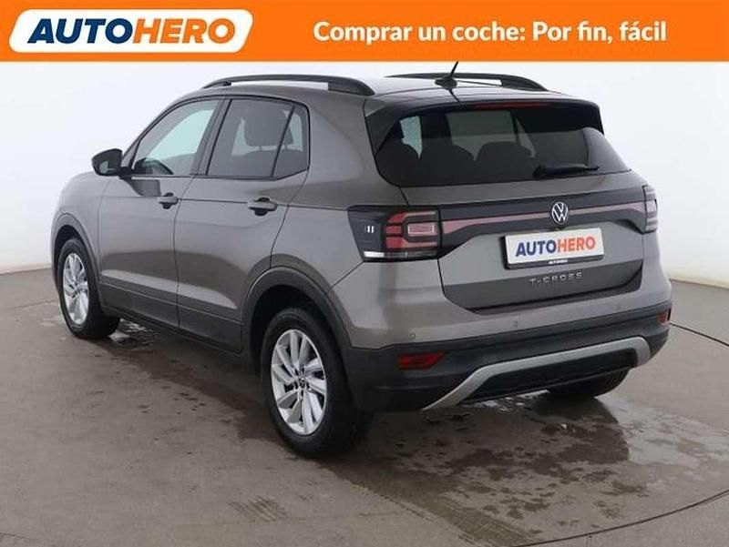 Usado VW T-Cross Advance 110 CV (80 kW) 2021 Gris SUV