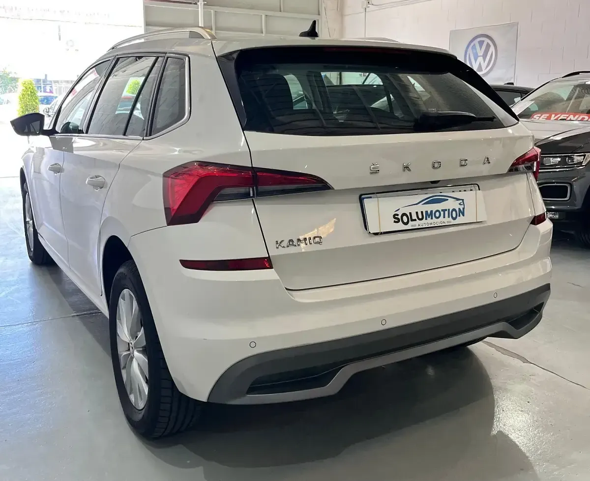 Usado Skoda Kamiq 110 CV (80 kW) 2021 Blanco SUV