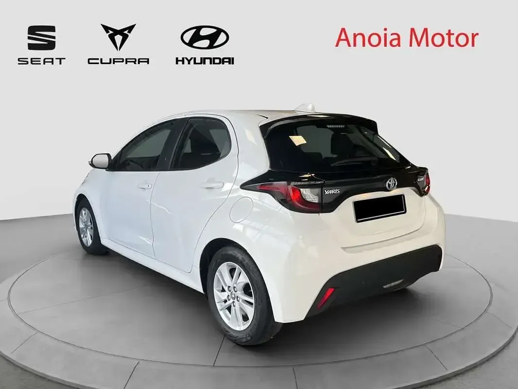 Usado Toyota Yaris Active 116 CV (85 kW) 2022 Blanco Utilitario