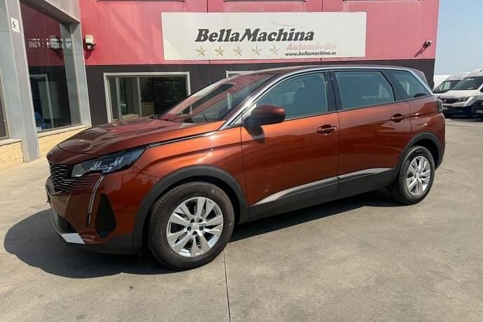 Usado Peugeot 5008 Allure 131 CV (96 kW) 2021 Marrón Monovolumen