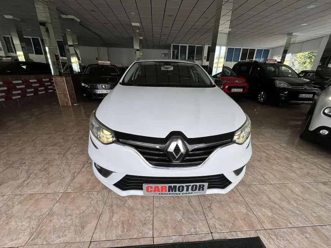 Usado Renault Mégane IV LIMITED 116 CV (85 kW) 2019 Blanco Utilitario