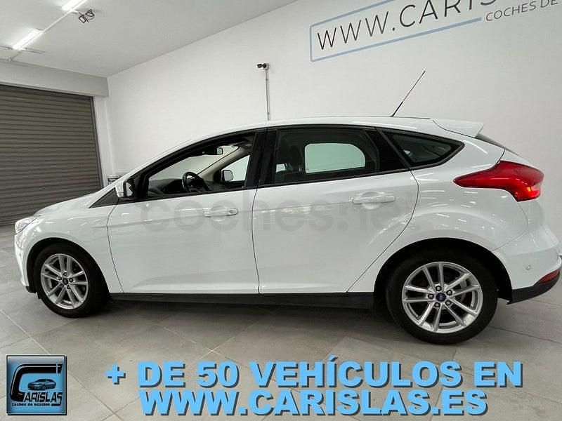 Usado Ford Focus Trend 95 CV (69 kW) 2015 Blanco Berlina