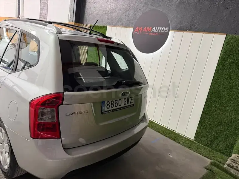 Usado Kia Carens Active 140 CV (102 kW) 2010 Gris / plata Monovolumen