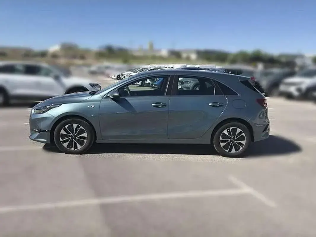Usado Kia Ceed 101 CV (74 kW) 2025 Gris Utilitario