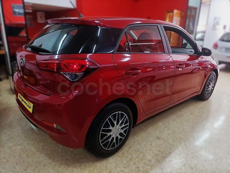 Usado Hyundai i20 84 CV (61 kW) 2019 Blanco Utilitario
