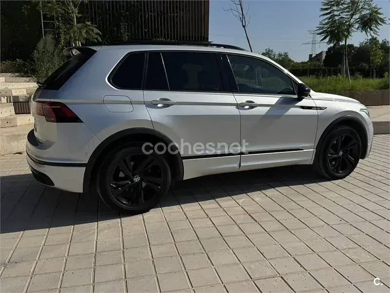 Usado VW Tiguan R-line 190 CV (139 kW) 2022 Gris / plata SUV