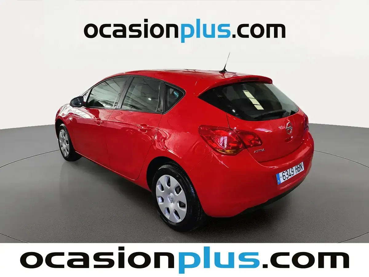 Usado Opel Astra Essentia 101 CV (74 kW) 2011 Rojo Utilitario