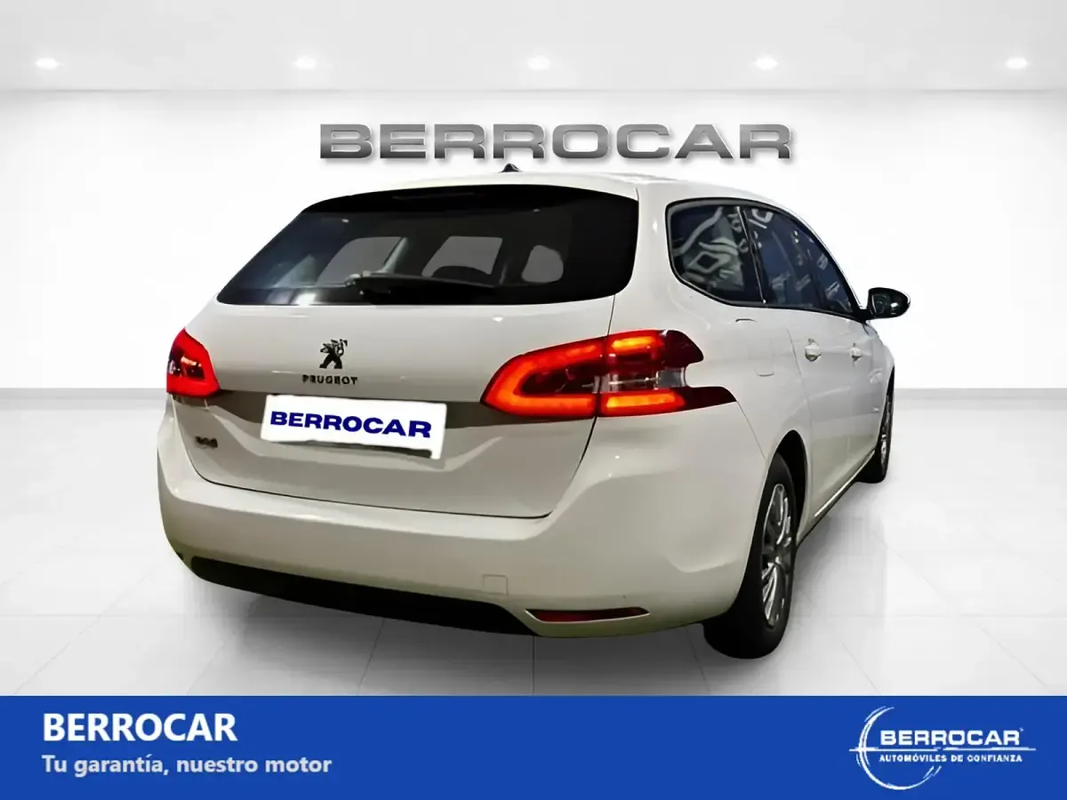 Usado Peugeot 308 SW Access 100 CV (73 kW) 2020 Blanco Familiar