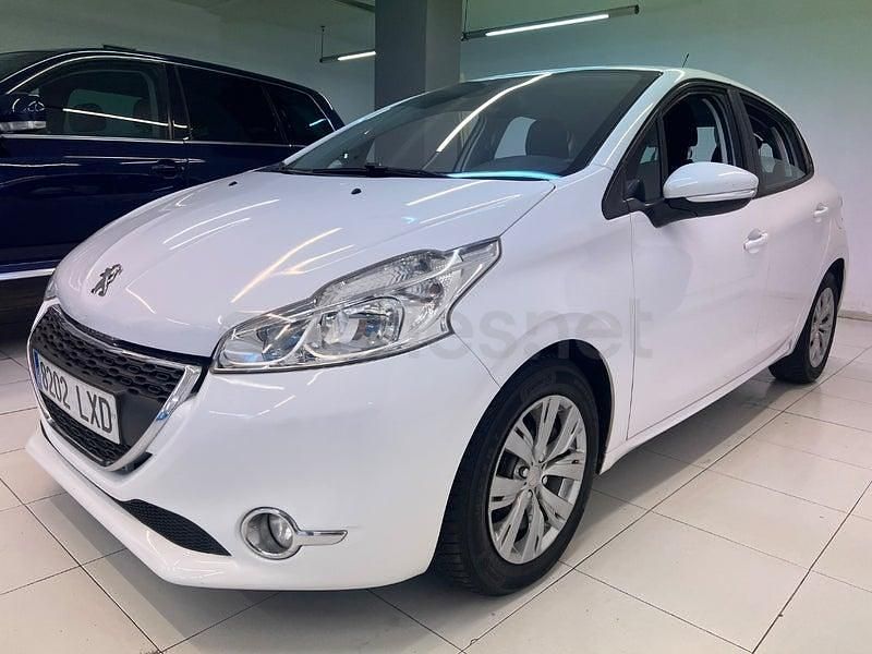 Usado Peugeot 208 Active 100 CV (73 kW) 2015 Blanco Utilitario