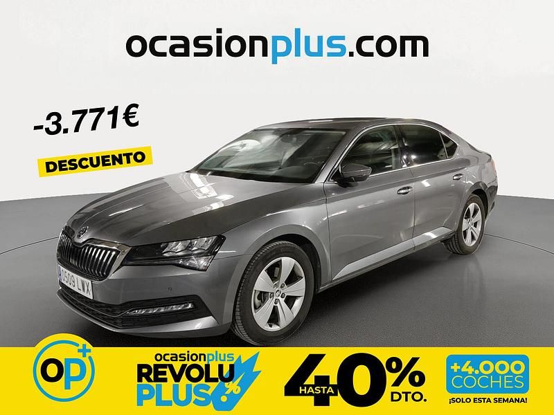 Usado Skoda Superb Ambition 150 CV (110 kW) 2022 Gris Berlina