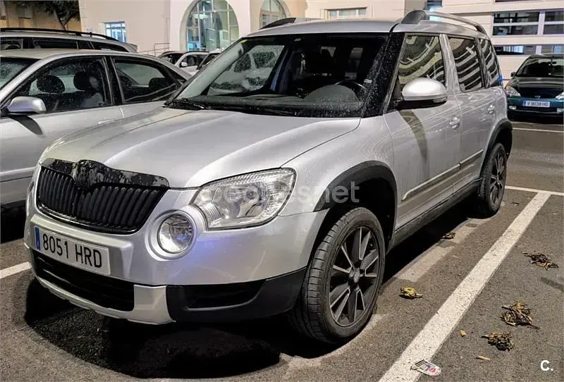 Usado Skoda Yeti Active 105 CV (77 kW) 2013 Gris / plata SUV
