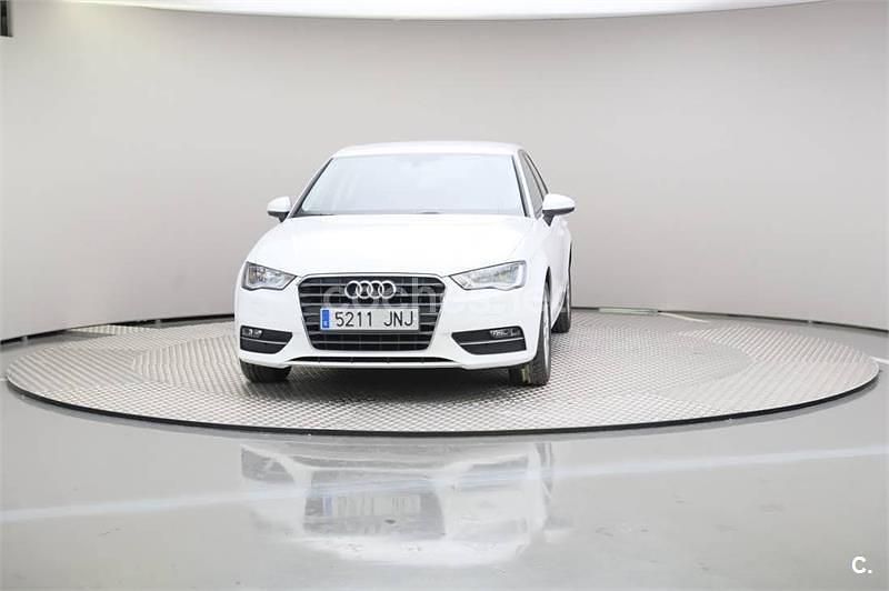 Käytetty Audi A3 Attraction 150 HP (110 kW) 2016 Valkoinen Sedan