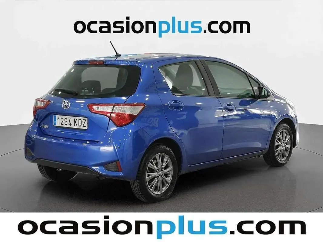 Usado Toyota Yaris Active 111 CV (81 kW) 2017 Azul Utilitario
